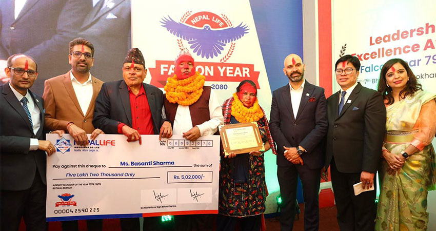 नेपाल लाइफले गर्यो अभिकर्तालाई जनही एक लाखसहित सम्मान
