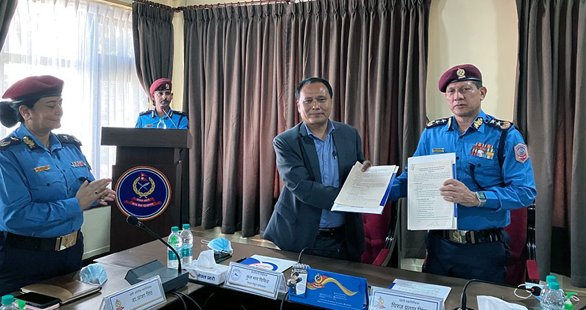 प्रहरीले सञ्चालन गरेका पेट्राेल पम्पहरूमा विद्युतीय चार्जिङ स्टेसन बन्ने