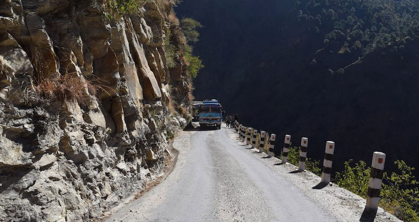 कर्णाली राजमार्ग ३६ घण्टा अवरुद्ध हुने