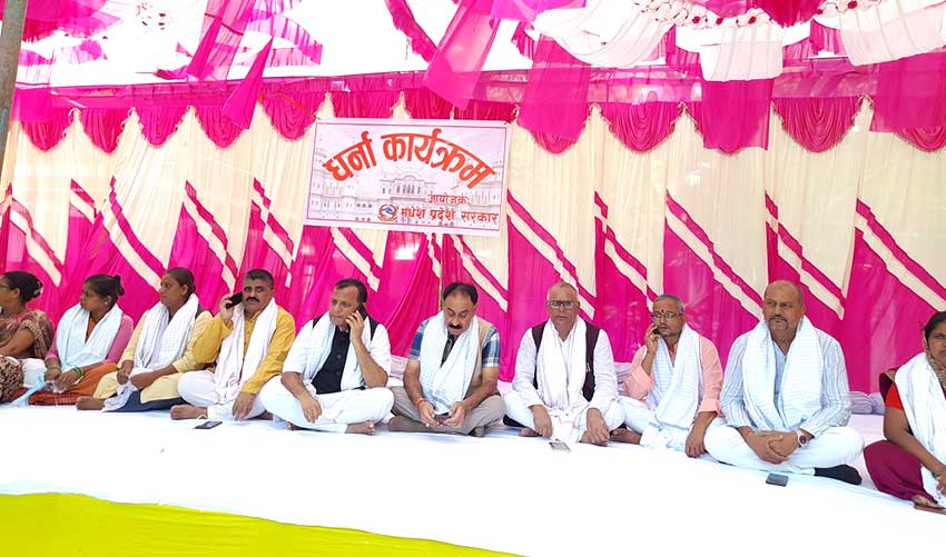 संघीय सरकारविरुद्ध मधेश प्रदेशका मुख्यमन्त्री र मन्त्रीहरू नै धर्नामा