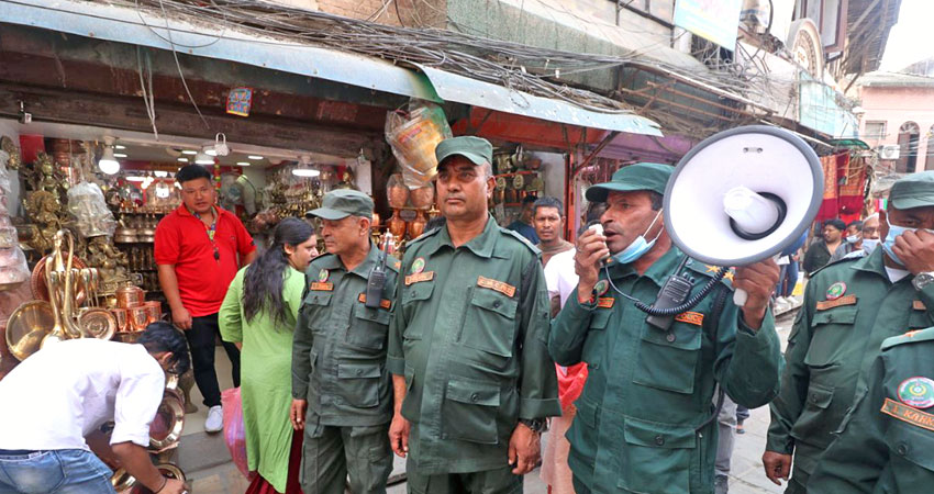 महानगरको अर्को एक्सन : खाली गराउन थालियो असनको फुटपाथ