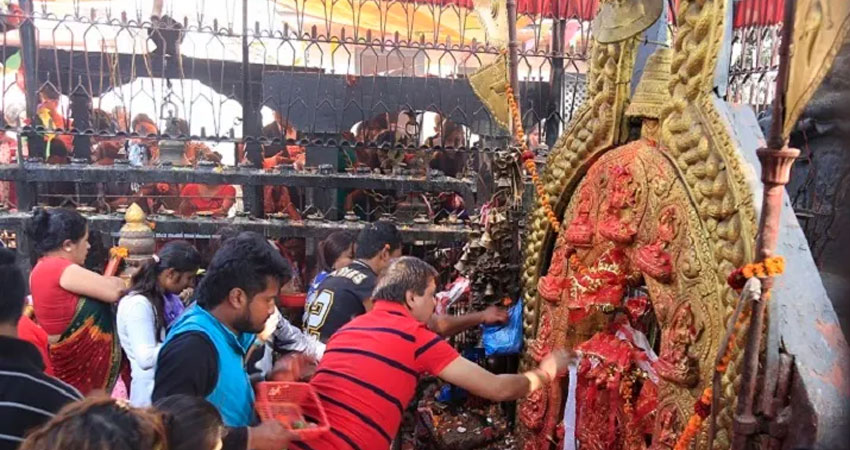 शक्तिपीठमा बिहानैदेखि दर्शनार्थीको भीड