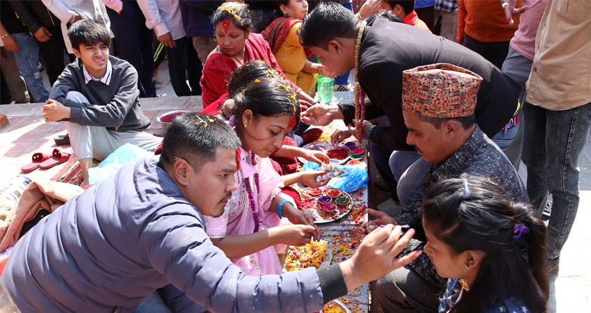आज तिहारको मुख्य दिन : भाइटीकाले दिदीबहिनी र दाजुभाइबीच खुसी साटिँदै