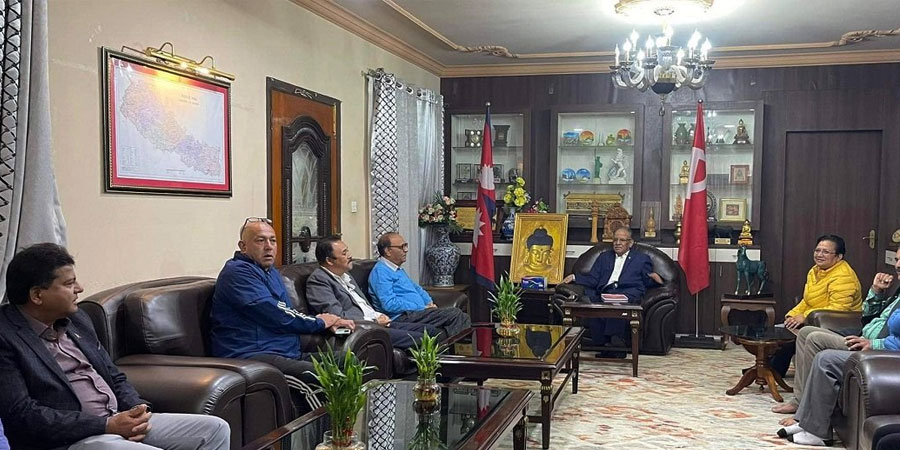 अध्यक्ष थापासँग असन्तुष्ट रहेका राप्रपा नेपालका नेताहरु प्रचण्ड भेट्न खुमलटारमा