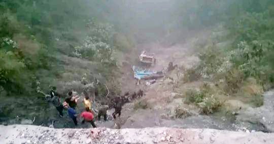 मनकामना दर्शनका लागि हिँडेको बस दुर्घटना, पाँच जनाको मृत्यु