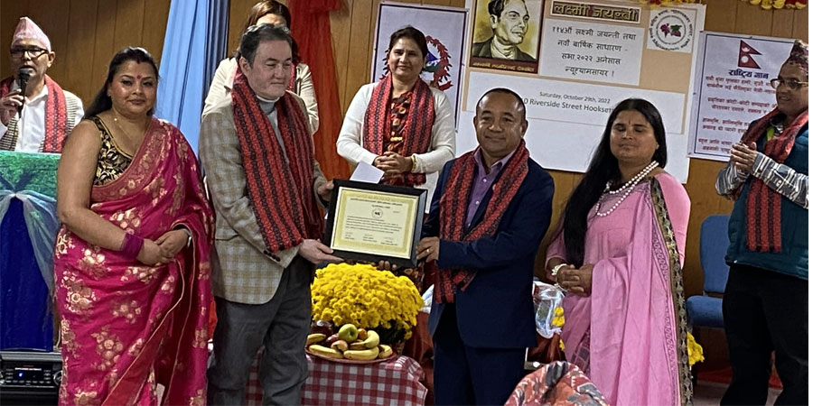विशिष्ठ साहित्यकार प्रतिभा पुरस्कारबाट पन्त सम्मानित