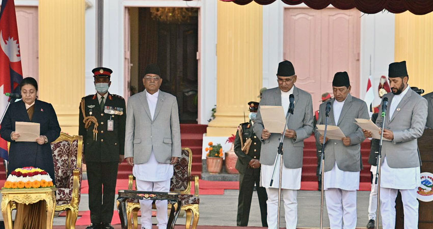 तीन उपप्रधानमन्त्रीसहित आठ सदस्यीय मन्त्रिपरिषद्, रवि लामिछाने गृहमन्त्री