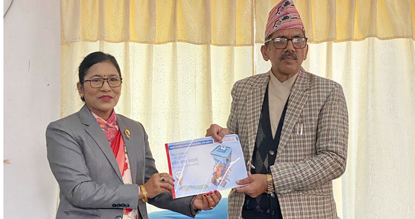 आयोगले बुझायो सातवटै प्रदेश प्रमुखलाई निर्वाचन परिणामसहितको प्रतिवेदन