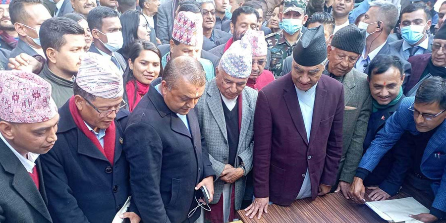 उम्मेदवारी फिर्ता लिएर ऐतिहासिक निर्णय गर्न सभापति देउवालाई थापाको आग्रह