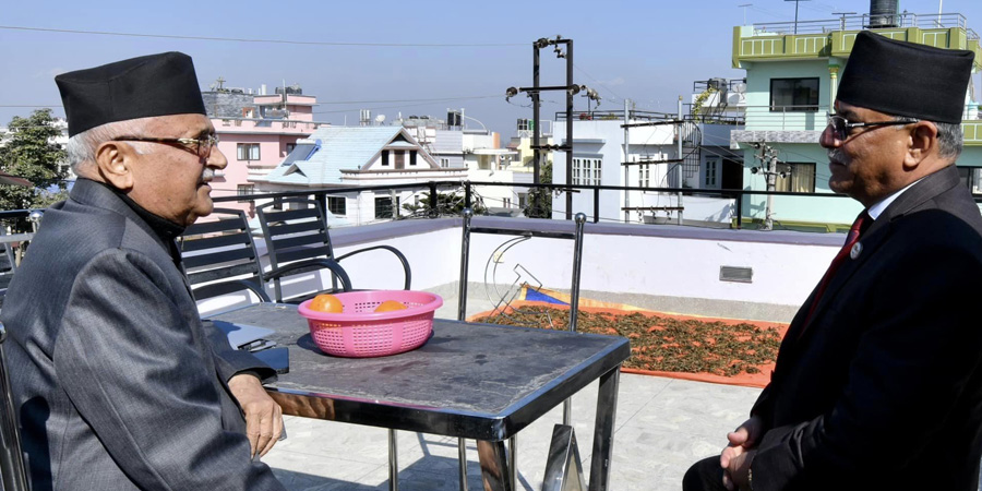 प्रचण्ड निवास खुमलटारमा ओली, माधवलाई पनि बोलाइयो