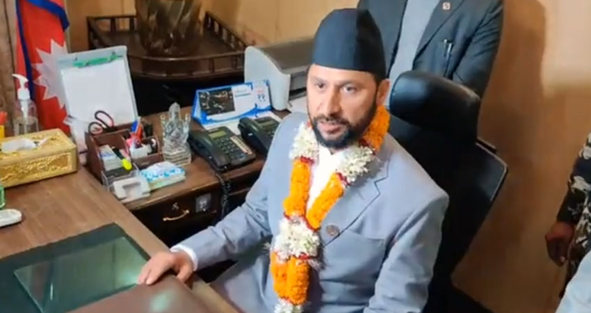 मन्त्री रविको पहिलो एक्सन : निजी सुरक्षाका लागि खटाइएका कर्मचारी ४८ घण्टाभित्र फिर्ता गर्न निर्देशन