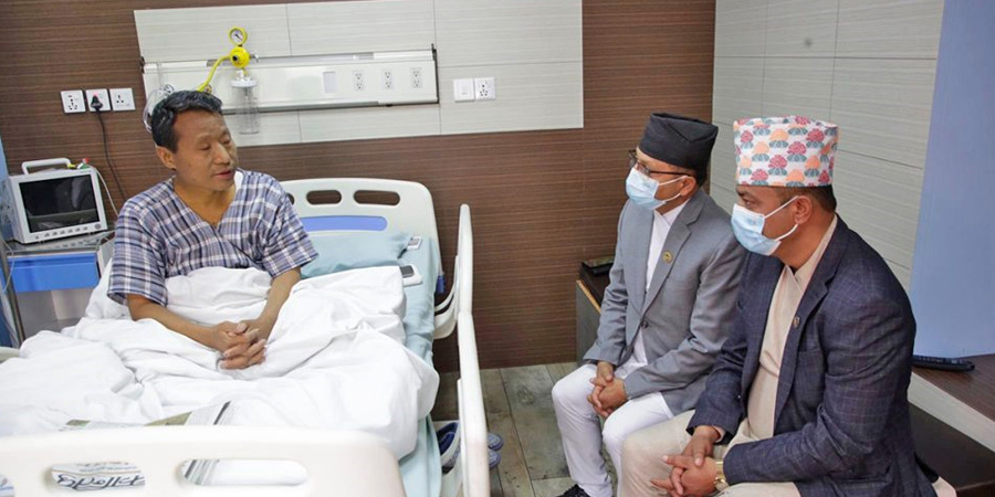 स्वास्थ्यमा सुधार आएपछि अस्पतालबाट डिस्चार्ज भए नेता पुन