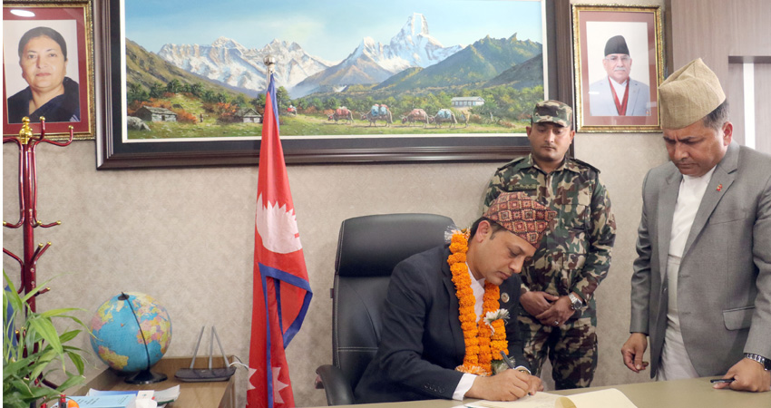 म्यानपावर व्यवसायी भनेर आलोचना भएपछि श्रममन्त्री अर्यालले दिए यस्तो प्रष्टीकरण