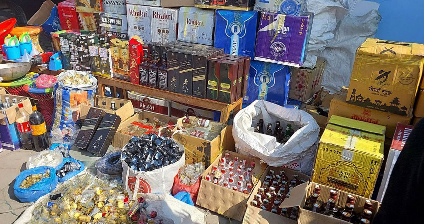 ललितपुरमा ठूलो परिणाममा नक्कली मदिरा बनाउने कारखाना भेटियो