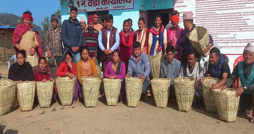 फोहरमैला व्यवस्थापन गर्न व्यापारीलाई डस्टबिनको रुपमा डोको
