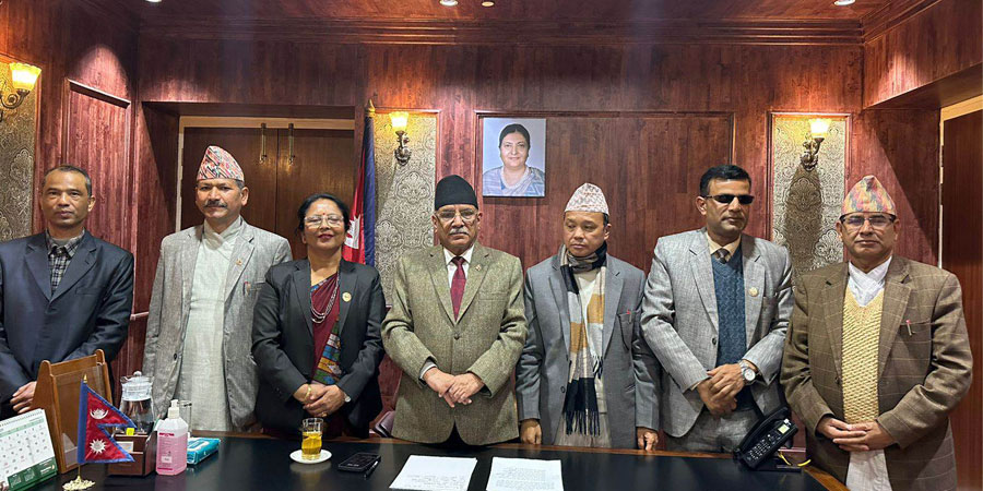 प्रधानमन्त्रीसँग संवैधानिक आयोगका अध्यक्षहरूद्वारा भेट