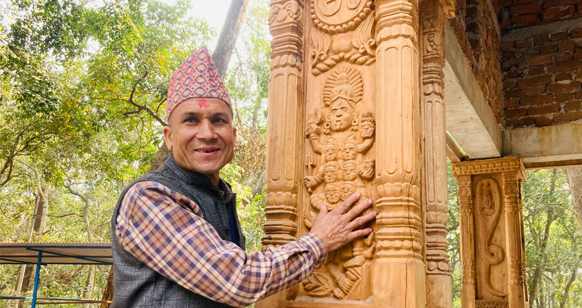 काष्ठकलामा सात पुस्तादेखिको विरासत जोगाउँदै भीमबहादुर