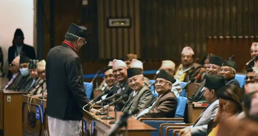 प्रचण्डले ओलीलाई भने- मैले तपाईंलाई प्रधानमन्त्री बनाएको ब्याज तिर्न अझै बाँकी छ