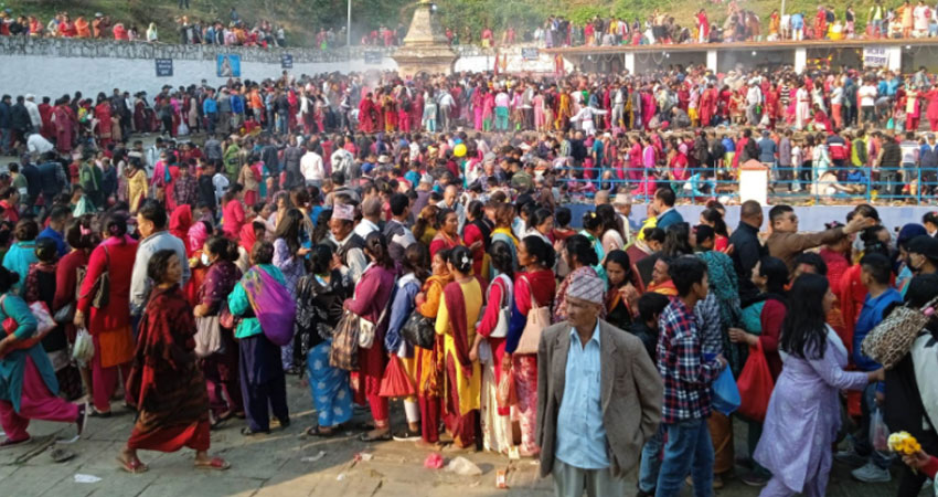आज बिहानैदेखि मातातीर्थ कुण्डमा स्नान गर्नेको घुइँचो