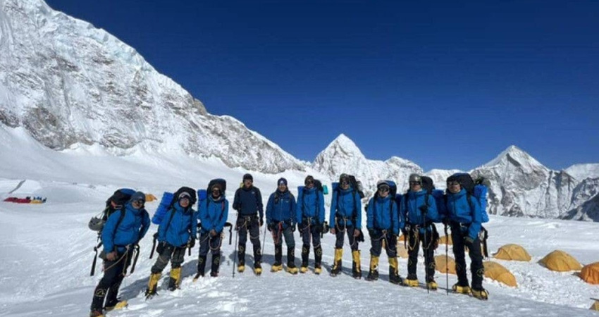 नेपाली सेनाको टोलीले गर्यो सगरमाथाको सफल आरोहण