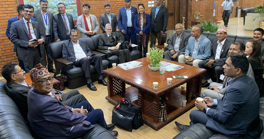 माओवादी केन्द्रका उपाध्यक्ष सापकोटासहित २० सदस्यीय टोली चीन प्रस्थान