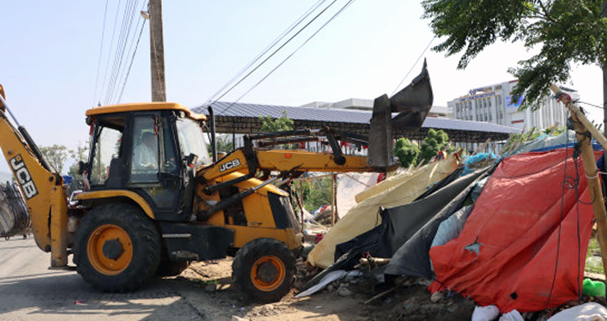 भरतपुरमा महानगरले हटाइयो अतिक्रमित संरचना