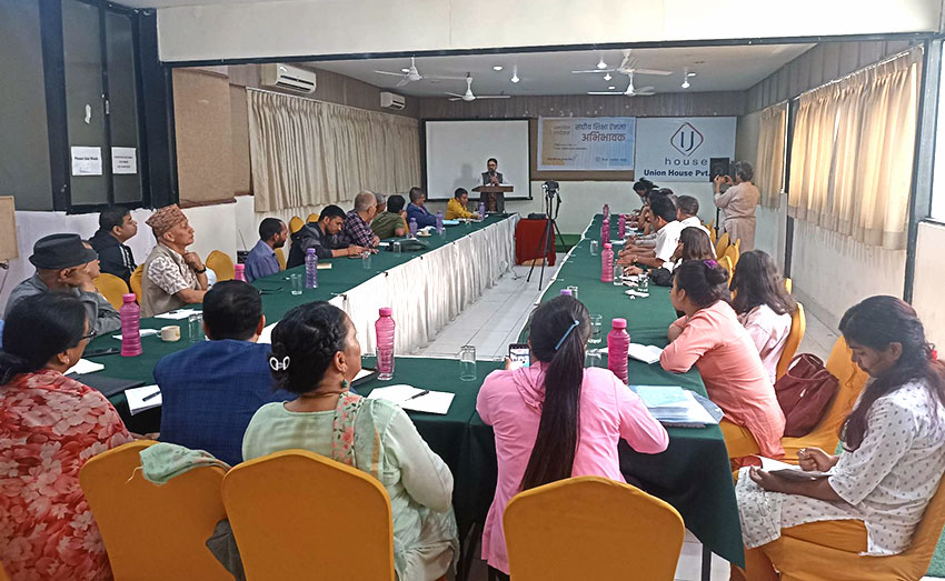 सरोकारवालाहरुको प्रश्न : अभिभावक विद्यालयका मालिक हुन् कि ग्राहक ?