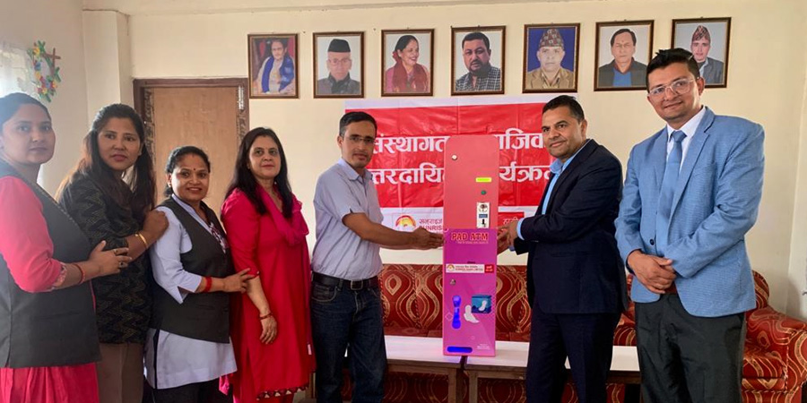 सन्राइज बैंकद्वारा विभिन्न विद्यालयहरुमा प्याड एटिएम हस्तान्तरण