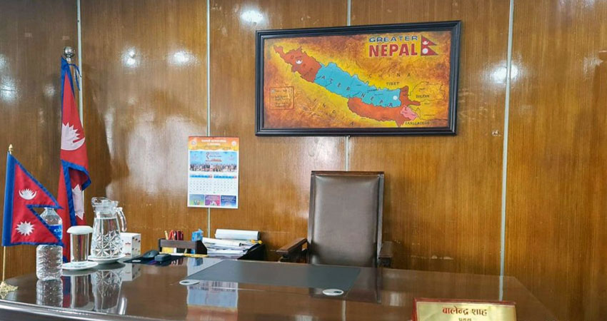बालेनमा आफ्नो कार्यकक्षमा राखे ‘ग्रेटर नेपाल’को नक्सा