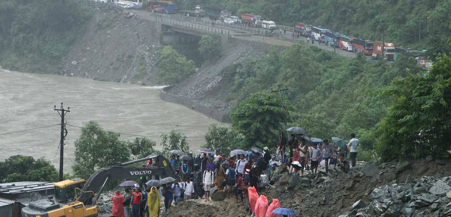 पहिरोको उच्च जोखिममा मौरीखोला