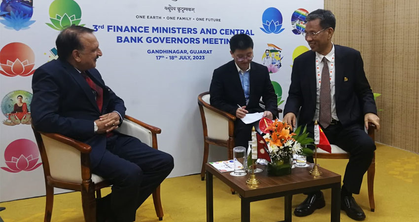 अर्थमन्त्री डा महत र चिनियाँ अर्थमन्त्री लिउ कुनबीच भेटवार्ता