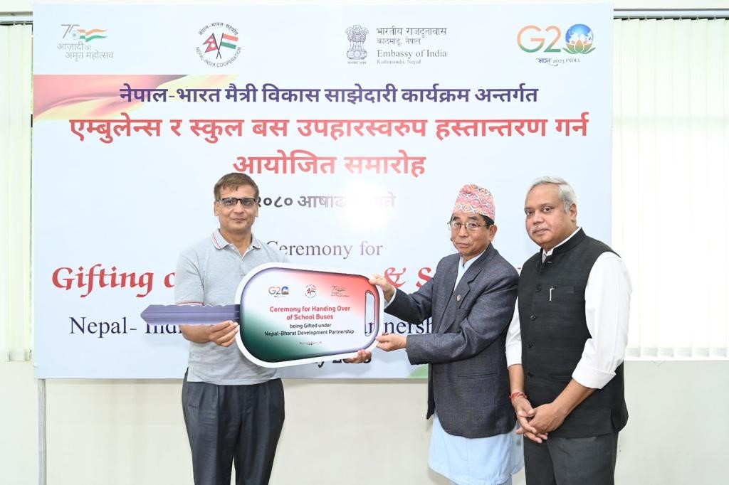 भारत सरकारद्वारा ३४ एम्बुलेन्स र ५० स्कुल बस उपहारस्वरुप प्रदान