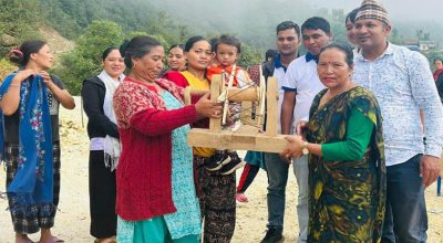 पालिकाद्वारा राडी पाखी व्यवसाय गर्ने महिलालाई चर्खा र कोरेसो