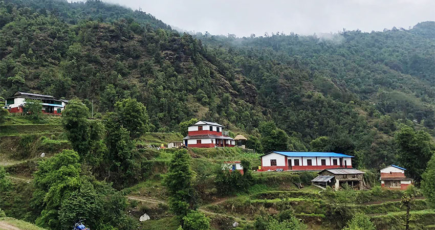 सुनसान छन् घरबास, सञ्चालकसमेत खेतबारीको काममा व्यस्त