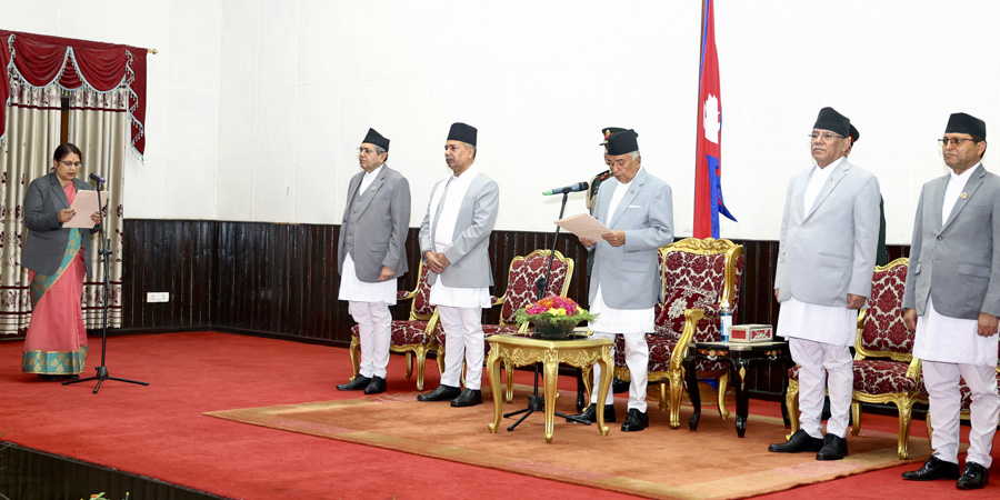 राष्ट्रपतिद्वारा नवनियुक्त मन्त्रीलाई शपथ