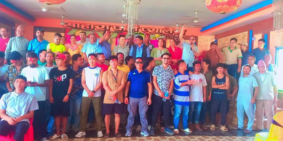 माओवादी केन्द्र देवचुली नगर समितिको पूर्ण बैठक, एकसय युवा पार्टी प्रवेश