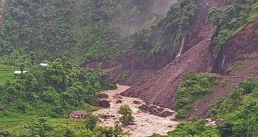 बाढीले तेताङमा १२ च्याङ्ग्रा मरे, सिँचाइ कुलो र खानेपानीमा क्षति