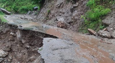 नारायणगढ-मुग्लिन सडक अन्तर्गत नौ किलोमा सडक भासियो