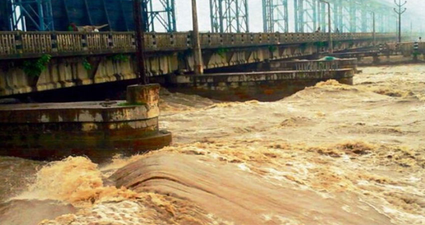 कोसीमा पानीको बहाव घट्दै