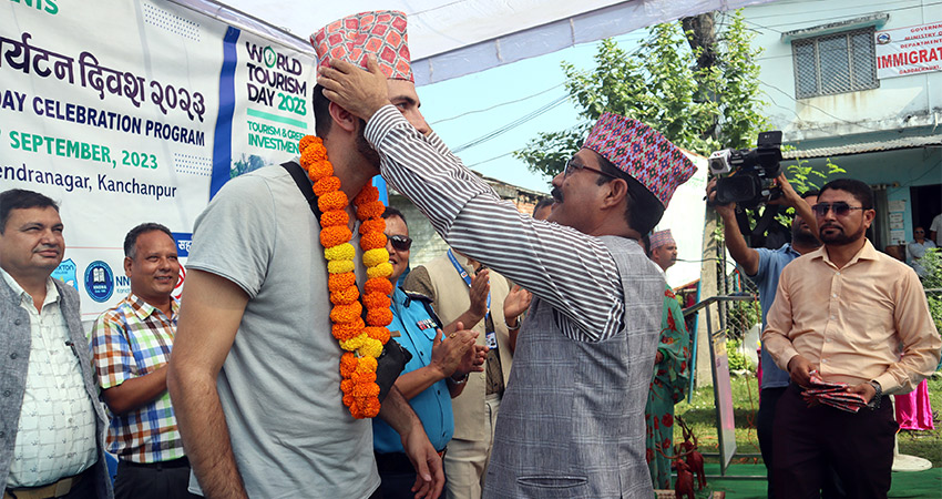 विदेशी पर्यटकलाई नाकामा स्वागत विदेशी पर्यटकलाई नाकामा स्वागत
