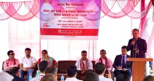 एभरेष्ट बैंकद्वारा नेपाल अटोसँग आवद्ध चालकलाई क्यूआर कोड हस्तान्तरण