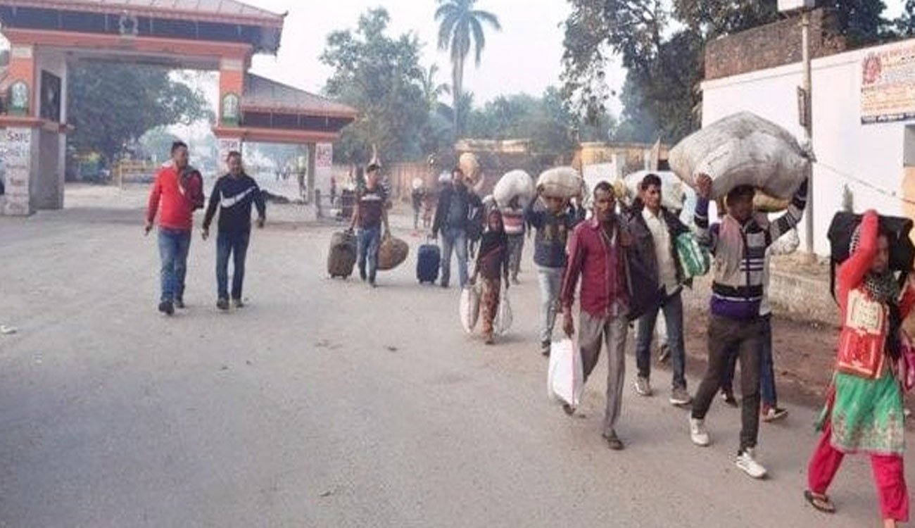 दसैँ मनाउन घर फर्किनेको लर्को