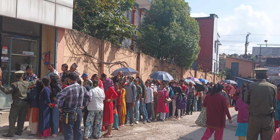 सहुलियत पसलमै पाएनन् सर्वसाधारणले चिनी