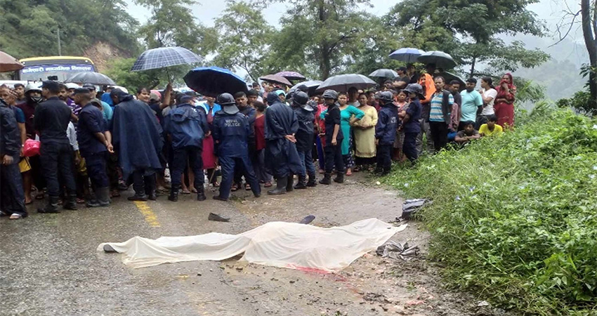 ट्रकको ठक्करबाट दुई स्कुले बालकको मृत्यु, यातायात बन्द ट्रकको ठक्करबाट दुई स्कुले बालकको मृत्यु, यातायात बन्द