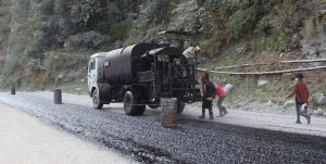 ट्रर्याक खुलेको दुई दशकपछि गलकोट-ताराखोला सडक कालोपत्र