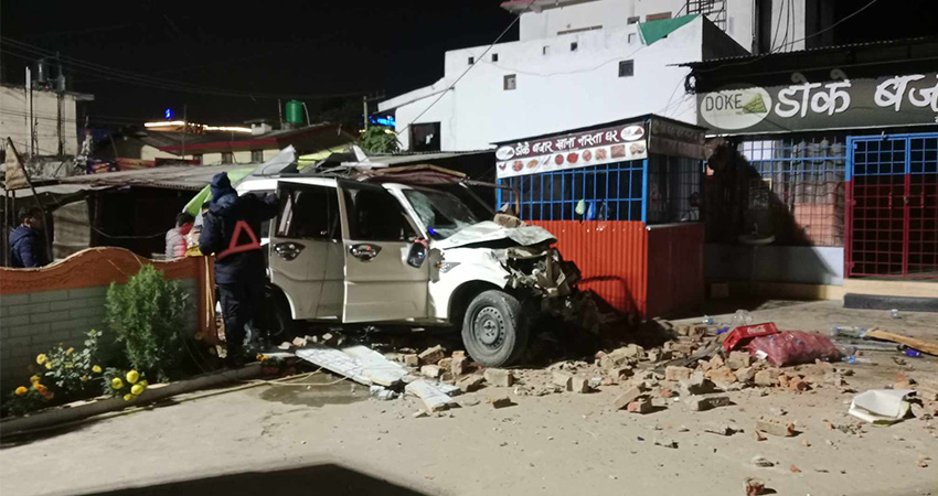 कारको ठक्करबाट दुई जनाको मृत्यु, एक घाइते