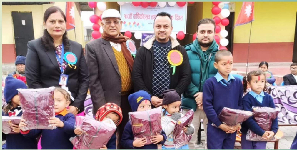 सिटिजन्स बैंकद्वारा विद्यार्थीलाई न्यानो कपडा वितरण