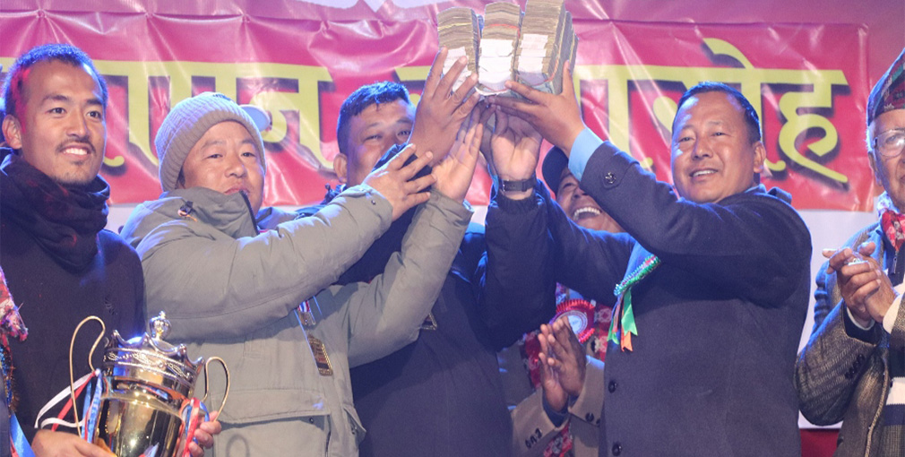 पौवादुङमा गोल्डकपको उपाधि देउरालीलाई
