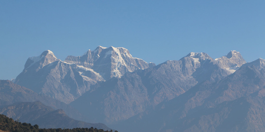 हिउँले टलक्क टल्कने सोलुखुम्बुका हिमाल कालापत्थरमा परिणत हुँदै