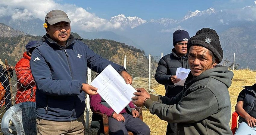 धार्चेमा अव्यवस्थित बसोबासीलाई निस्सा वितरण